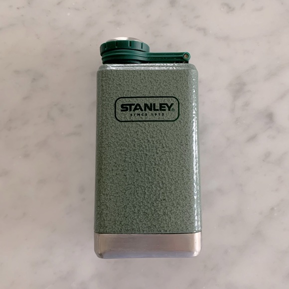 Stanley Other - Stanley 5 oz flask with no lose cap